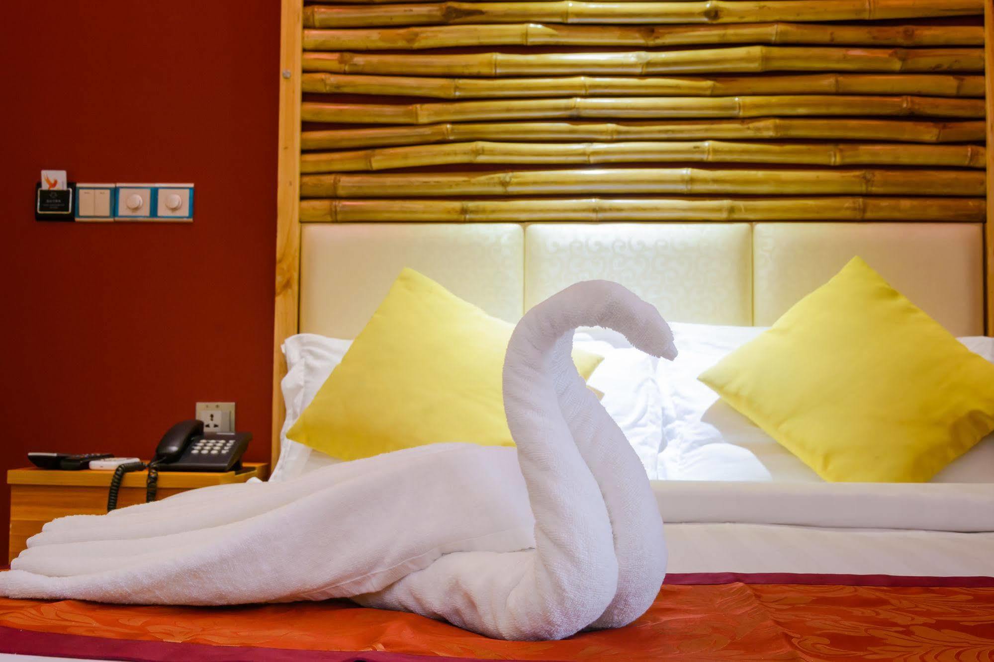 Clear Sky Inn Hulhumalé Extérieur photo