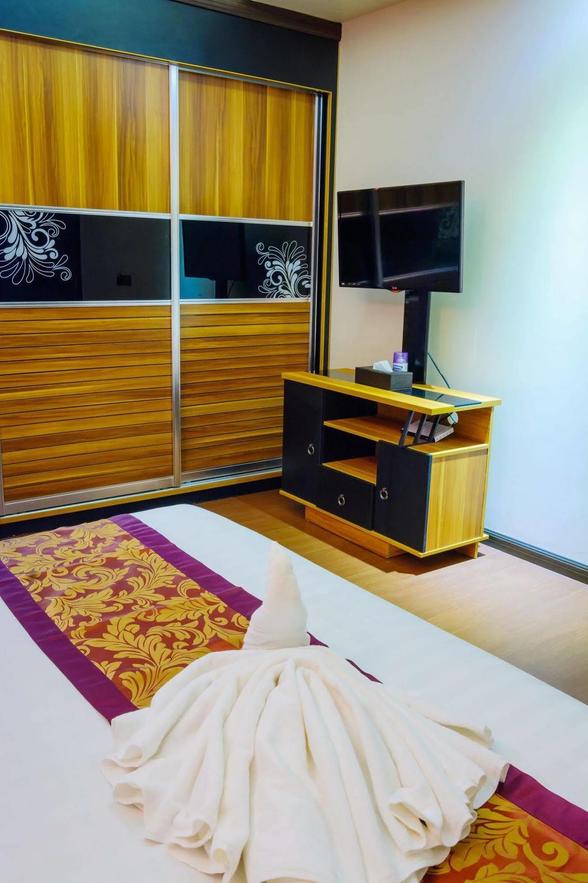 Clear Sky Inn Hulhumalé Extérieur photo