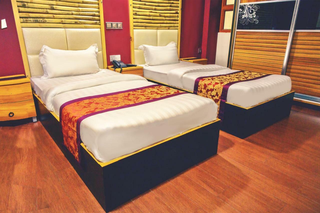 Clear Sky Inn Hulhumalé Extérieur photo